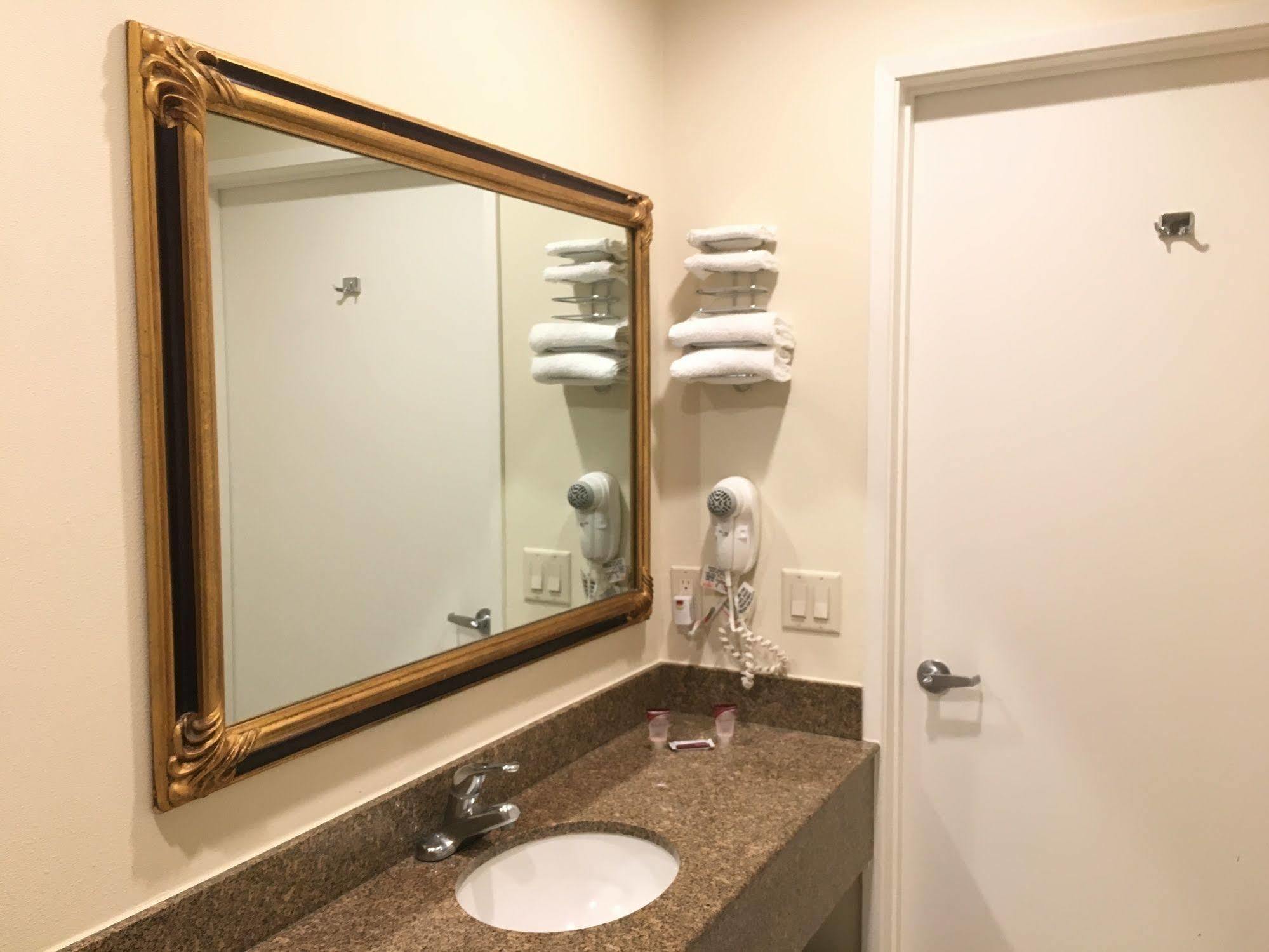 Simply Home Inn & Suites - Риверсайд Экстерьер фото