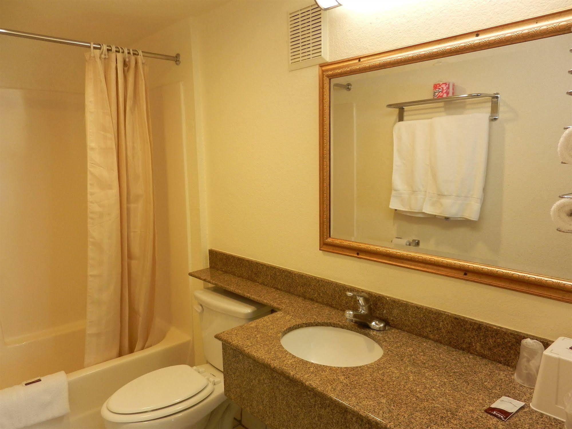 Simply Home Inn & Suites - Риверсайд Экстерьер фото